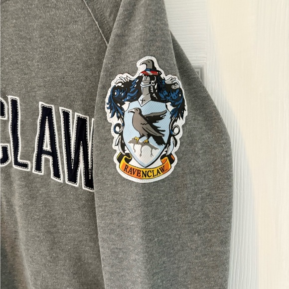 Harry Potter Ravenclaw Gray Crewneck Sweatshirt XS Universal Studios - Picture 4 of 6